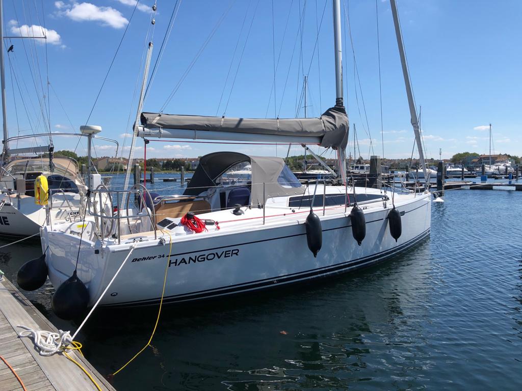 Hangover Dehler 34 zijkant